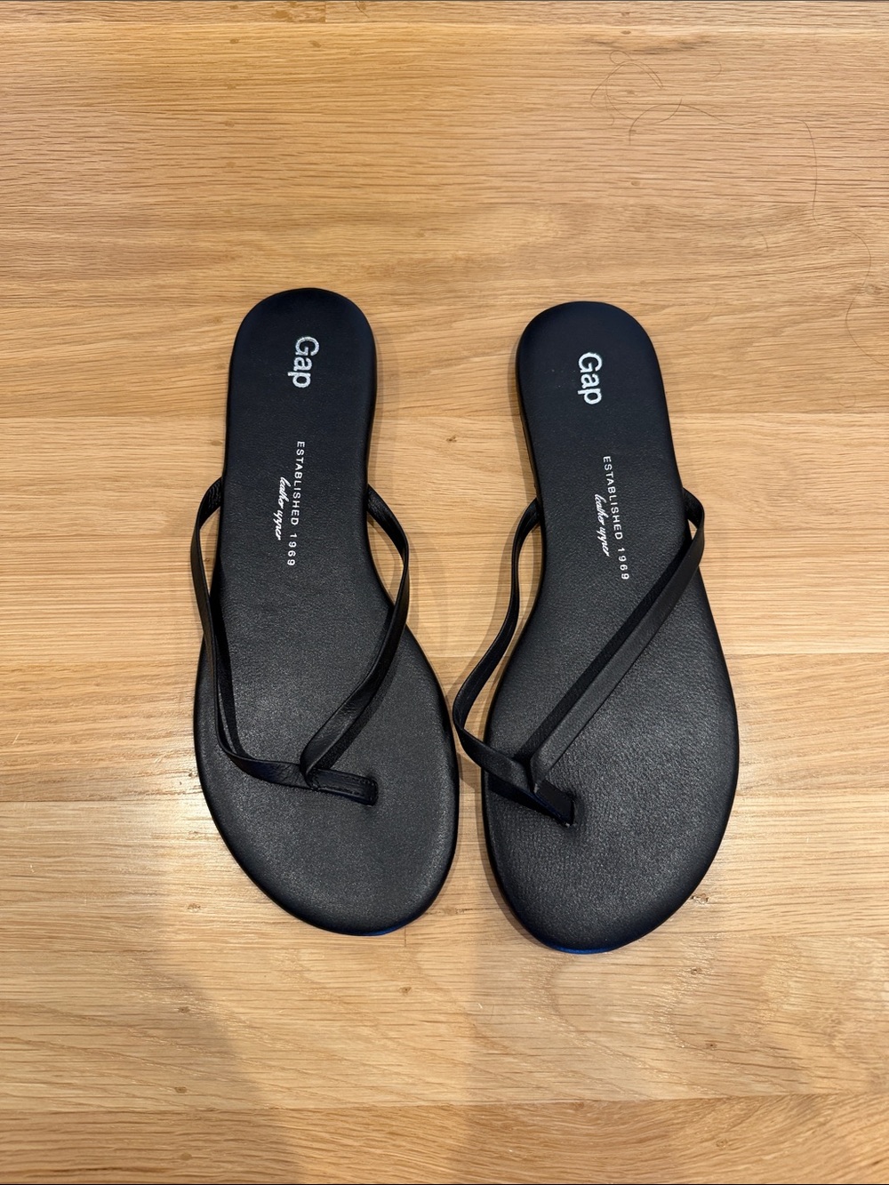 GAP Women’s Black Slim-Strap Slide Sandals